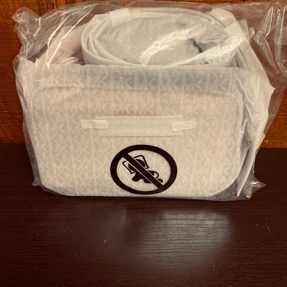 Michael Kors Medium Leather Camera Crossbody Bag - Picture 5 of 6